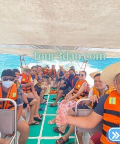 Đi Cano khi tham gia Tour 3 đảo VIP Nha Trang