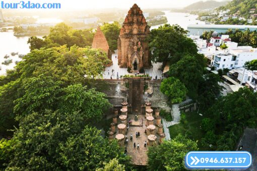 Tháp bà Ponagar nổi tiếng tại Nha Trang
