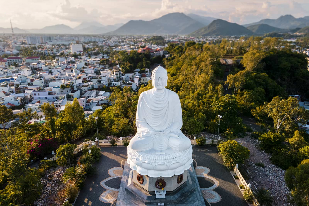 chùa Long Sơn Nha Trang 