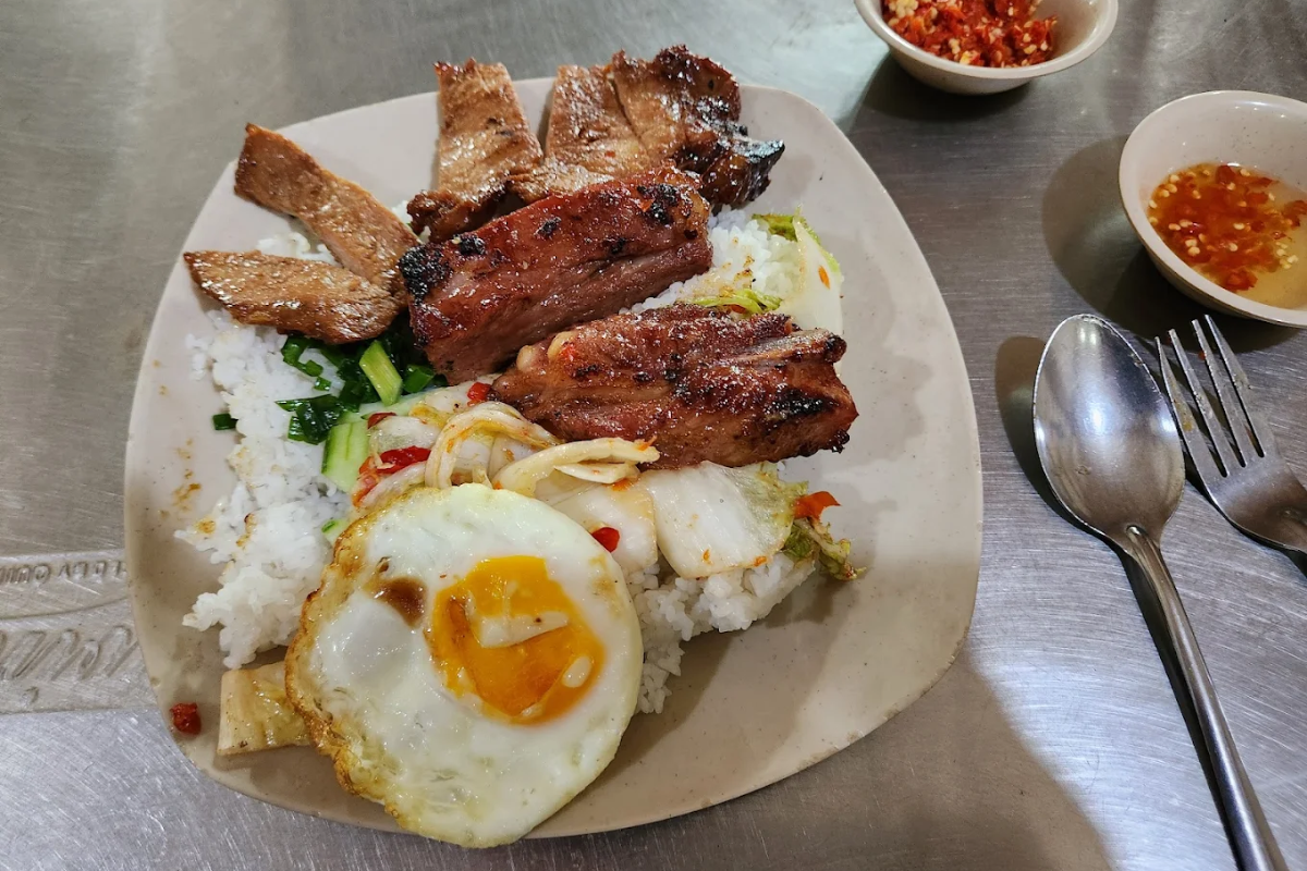 Cơm sườn Nha Trang