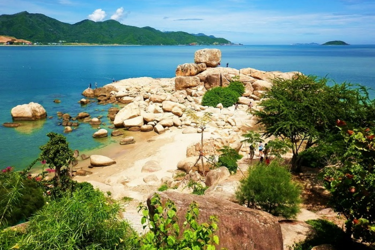 bãi cát trắng ở nha trang