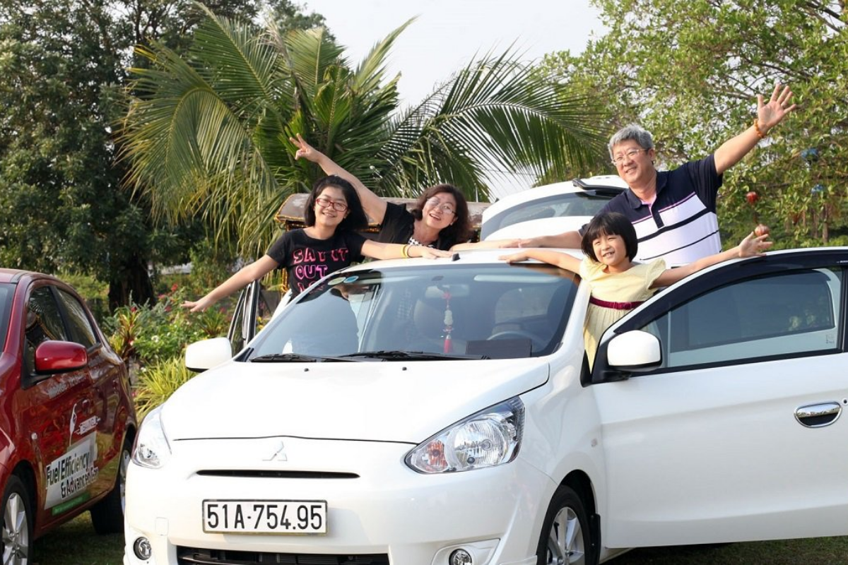 Cập nhật bảng giá thuê xe oto Nha Trang năm 2025, 2026 Mẹo kiểm tra lốp xe và ngoại thất ô tô khi thuê xe để có chuyến đi an toàn.